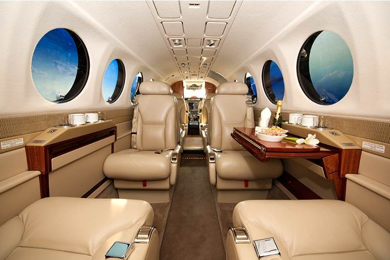 https://www.aerojetme.com/wp-content/uploads/2020/11/beechcraft_kingair_350i_inside.jpg