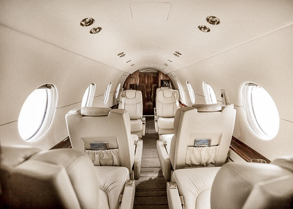 https://www.aerojetme.com/wp-content/uploads/2020/11/nextant-i400xt-interior.jpg