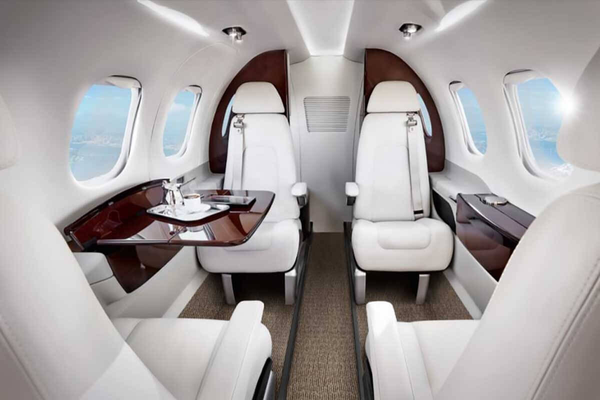 https://www.aerojetme.com/wp-content/uploads/2020/11/phenom-100-interior-1.jpg